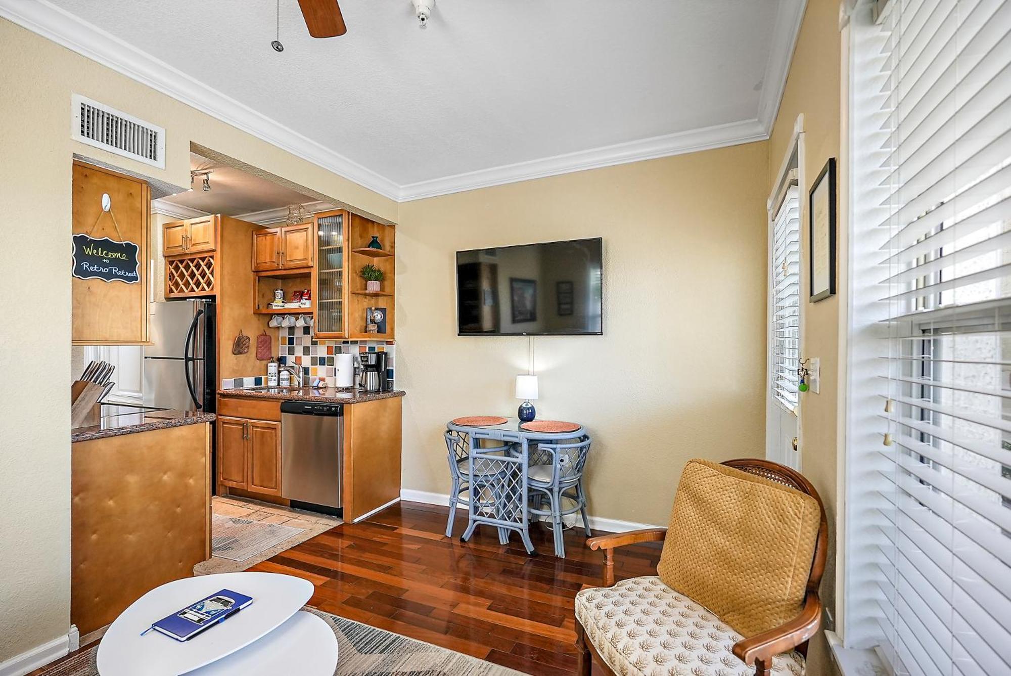 Retro Retreat In Dtsp - Explore The Downtown Area St. Petersburg Eksteriør bilde
