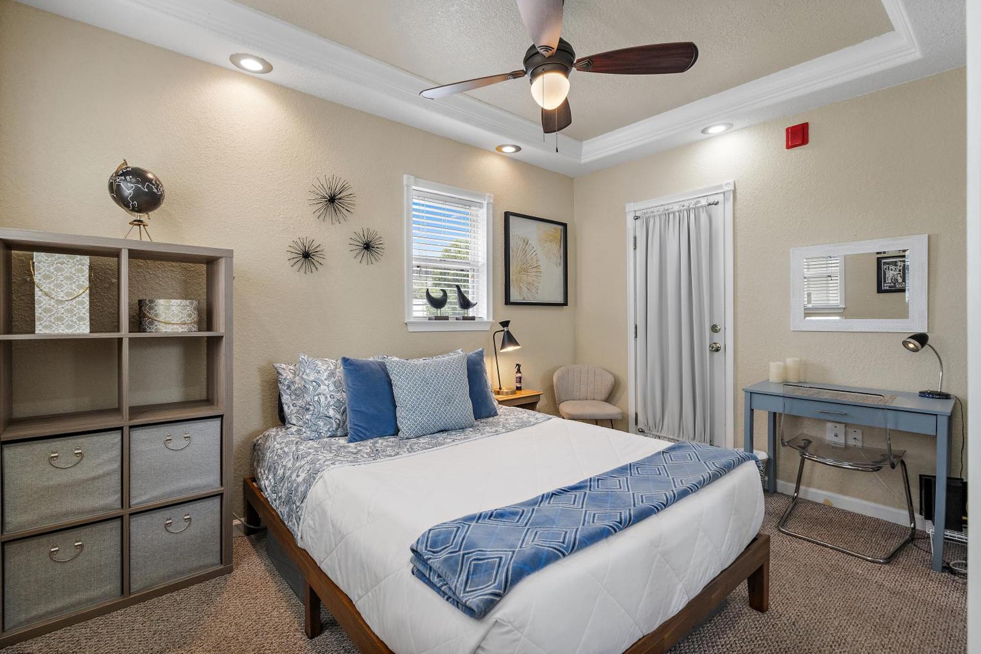 Retro Retreat In Dtsp - Explore The Downtown Area St. Petersburg Eksteriør bilde